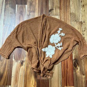 Alpaca-wool sweater-shawl embroidered apricot one size fits all new